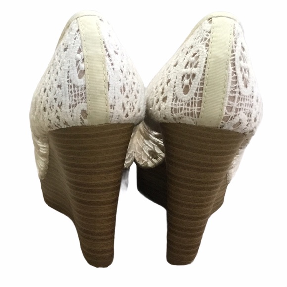 COPY - NWT AEO Stacked Heel Lace Peep Toe Wedges 9.5 - Picture 7 of 9